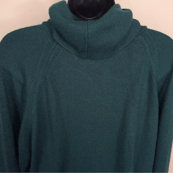 Vintage Medium Green Turtleneck Sweater Womens Long Sleeve Soft Academia - Picture 8 of 11
